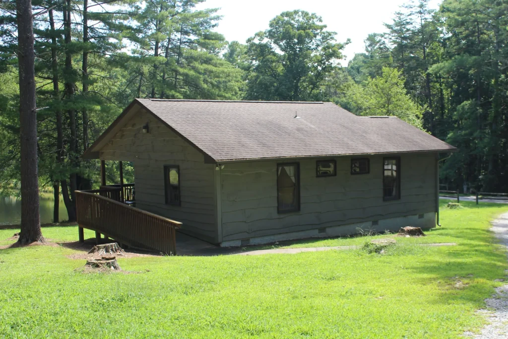 A Lakeside Village cabin with its deck and a picnic table