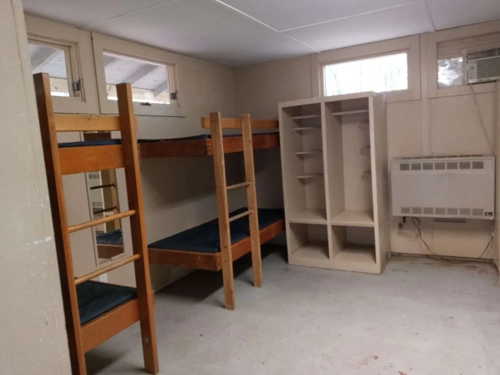 A Wilderness Cabin room with bunk beds and open shelves